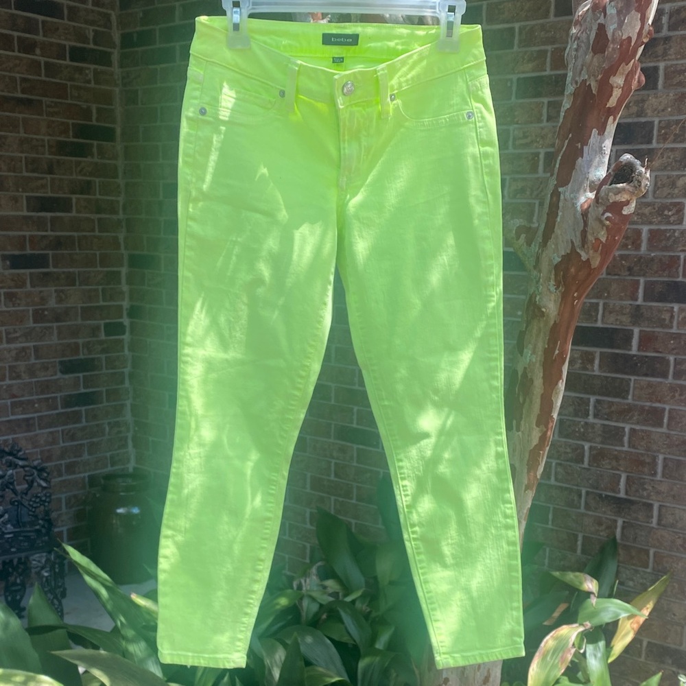 Bebe 🍒❤️🔥 Neon Yellow-Green Mid-Rise Skinny Jeans